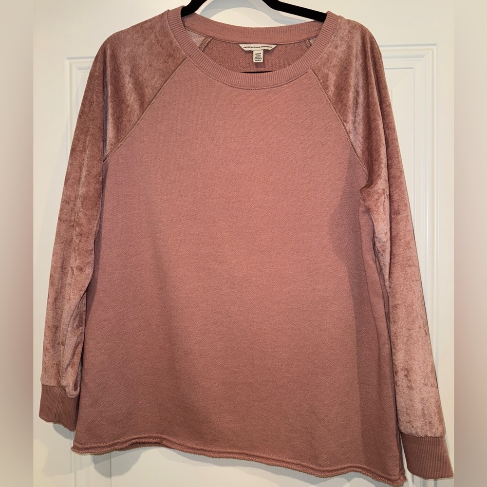 American Eagle Women's Size Medium Pink Sweatshirt Velvet Sleeve Raw Hem